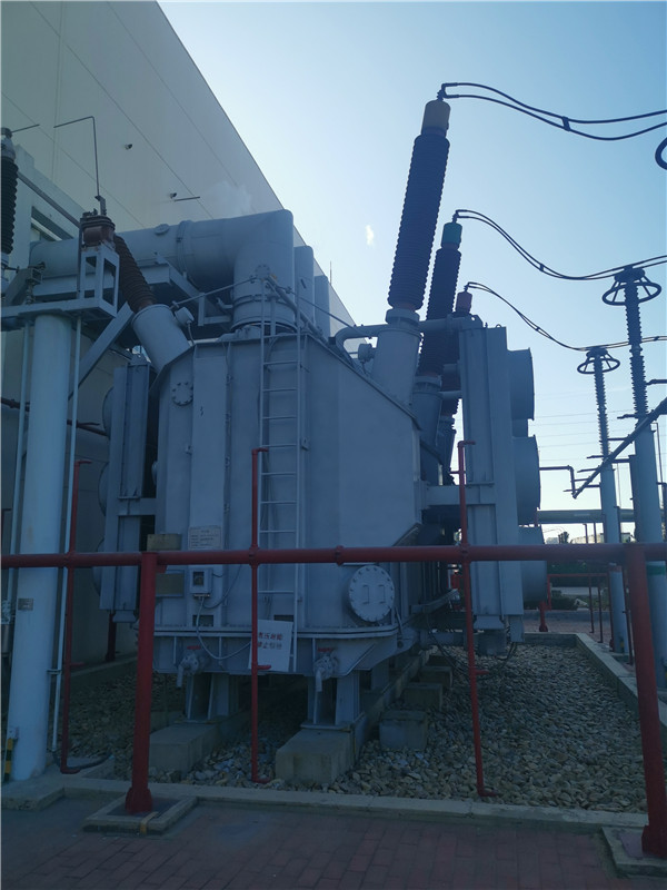 我公司承接龍口南山集團SFP11-400000/220KVA超高壓電力變壓器維護保養現場。